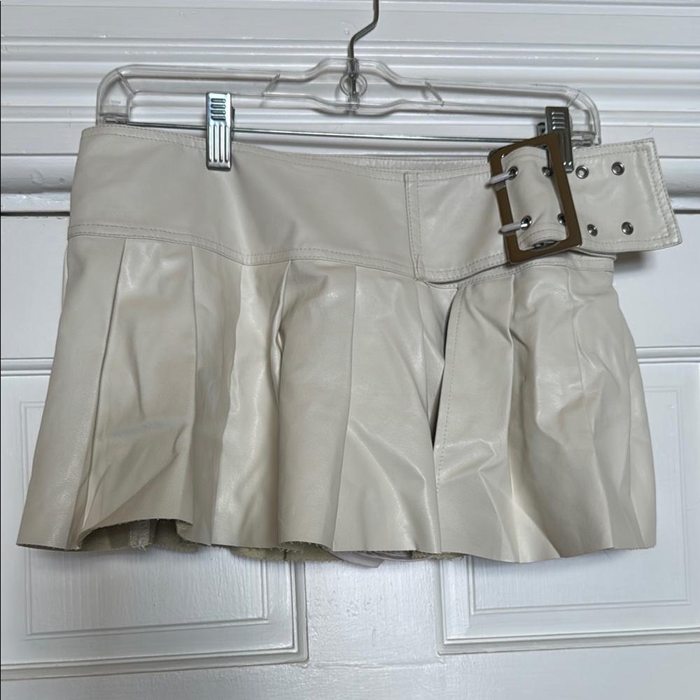 Cream Pleated Mini Skirt with Belt